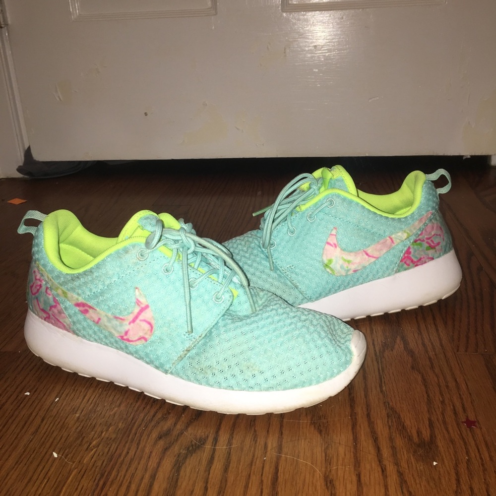 Nike roshes with Lilly Pulitzer print